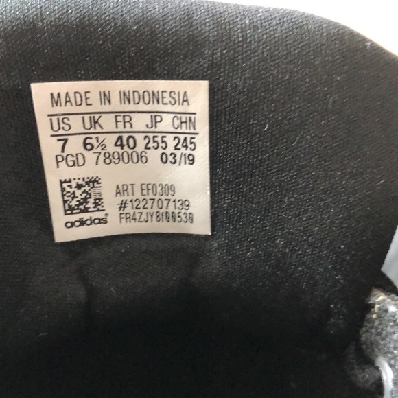 Adidas - Picture 3 of 5